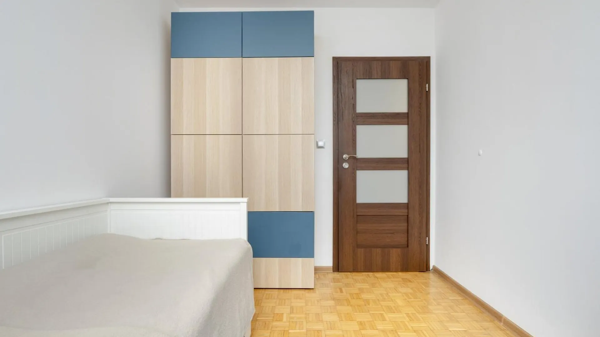 Spacious Apartment With Three Bedrooms In Warsaw By Noclegi Renters