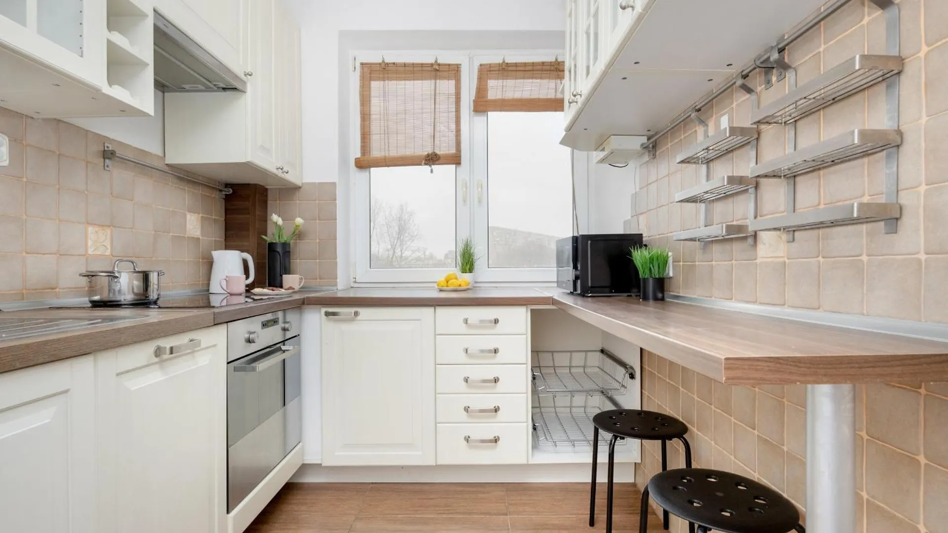 Spacious Apartment With Three Bedrooms In Warsaw By Noclegi Renters 0*,