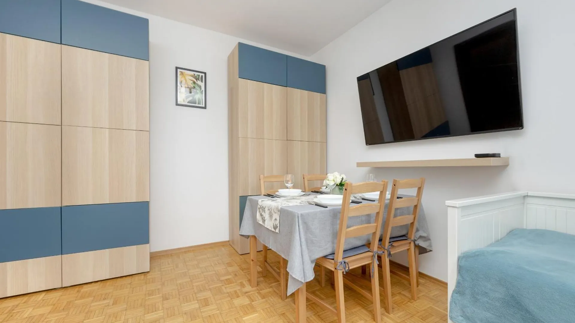 Spacious Apartment With Three Bedrooms In Warsaw By Noclegi Renters